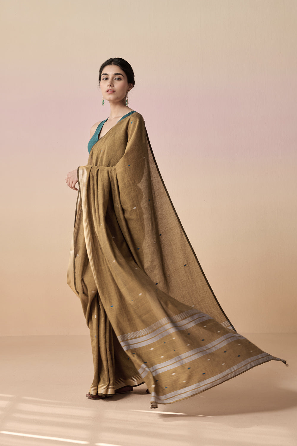 Shri Dressfolk