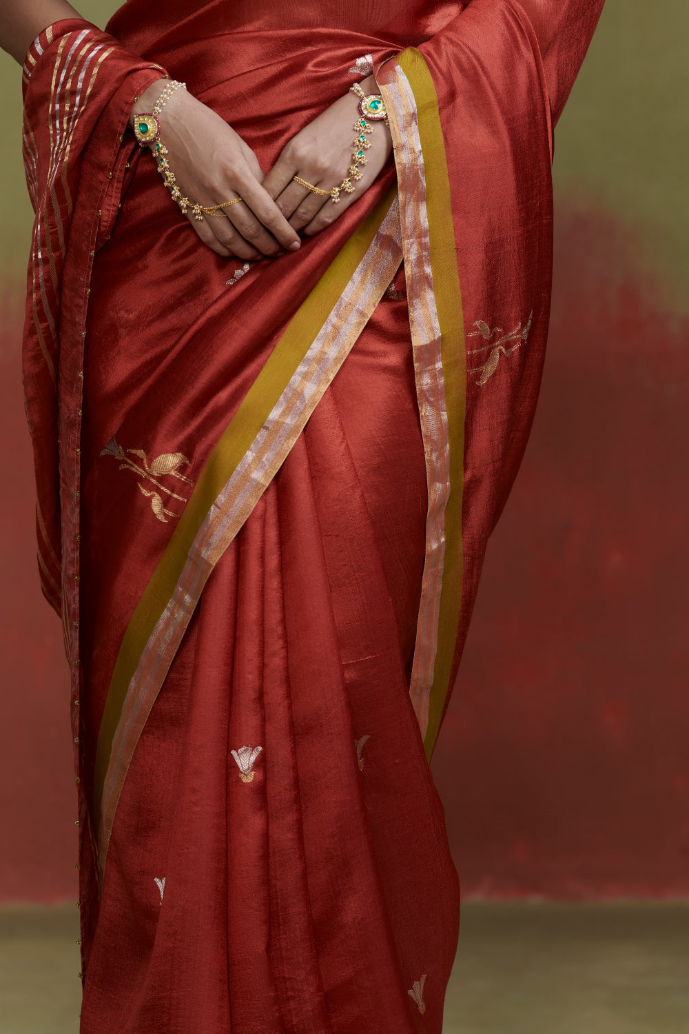 Hansika Dressfolk