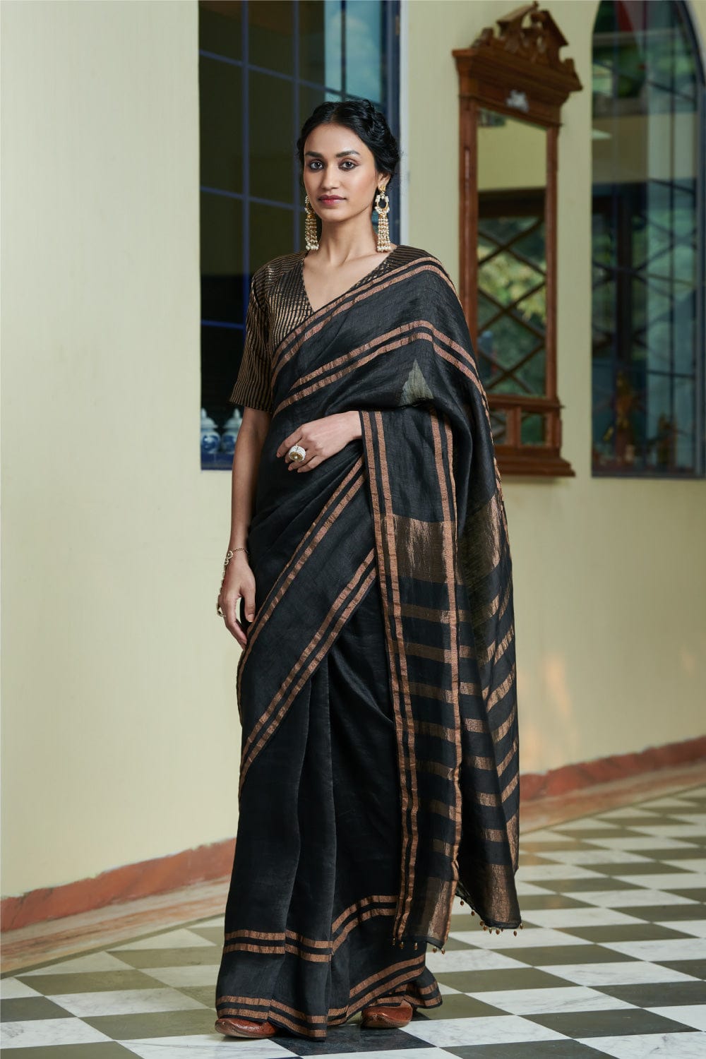 Kaala Khatta Dressfolk