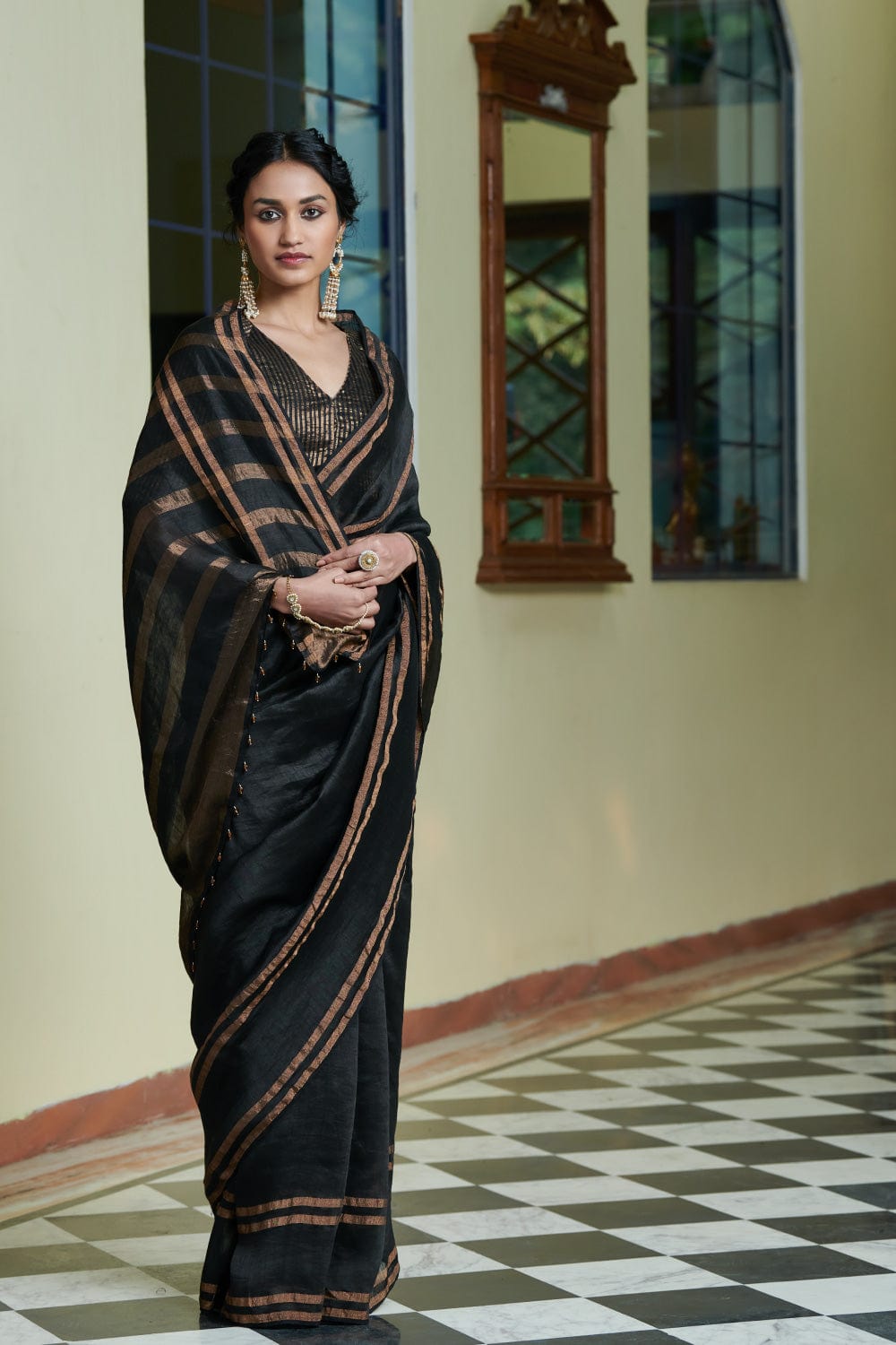 Kaala Khatta Dressfolk