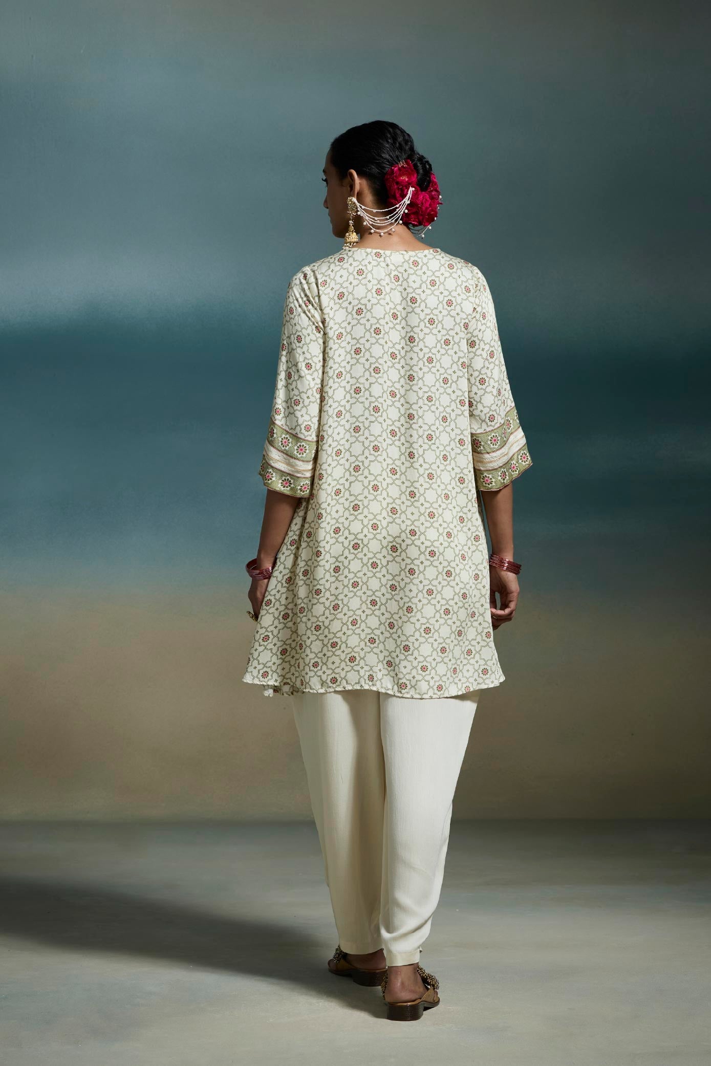 Kshirja Dressfolk